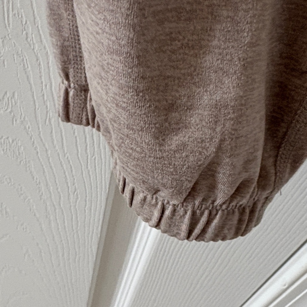 Vuori Women’s Boyfriend Joggers - Picture 8 of 15